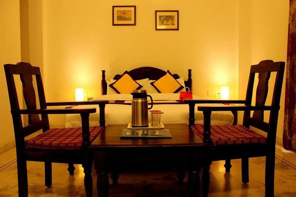 Oyo 1159 Hotel Chandra Prakash 烏代浦 外观 照片
