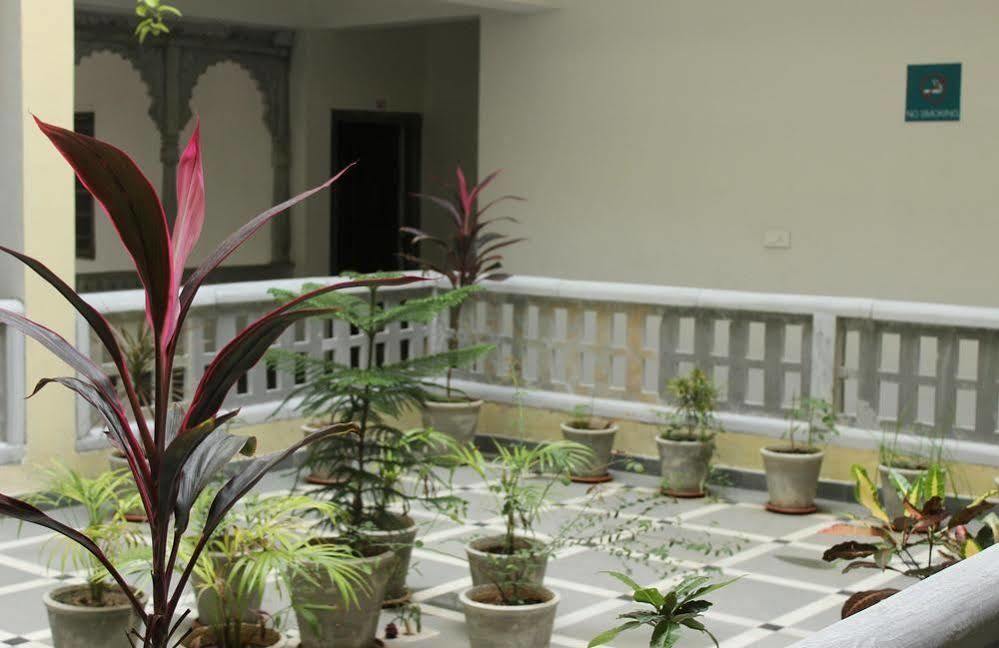 Oyo 1159 Hotel Chandra Prakash 烏代浦 外观 照片