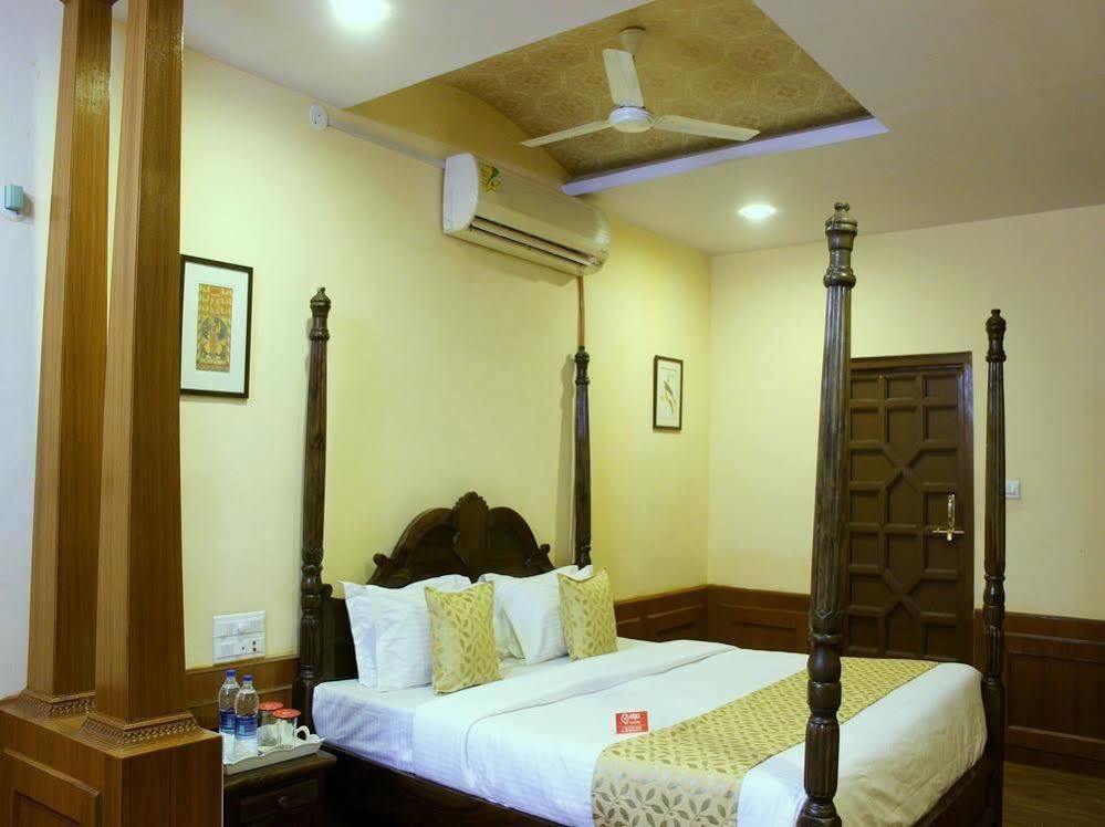 Oyo 1159 Hotel Chandra Prakash 烏代浦 外观 照片