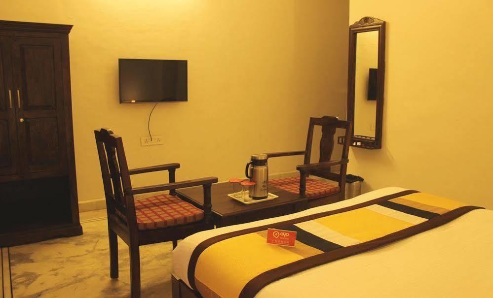 Oyo 1159 Hotel Chandra Prakash 烏代浦 外观 照片