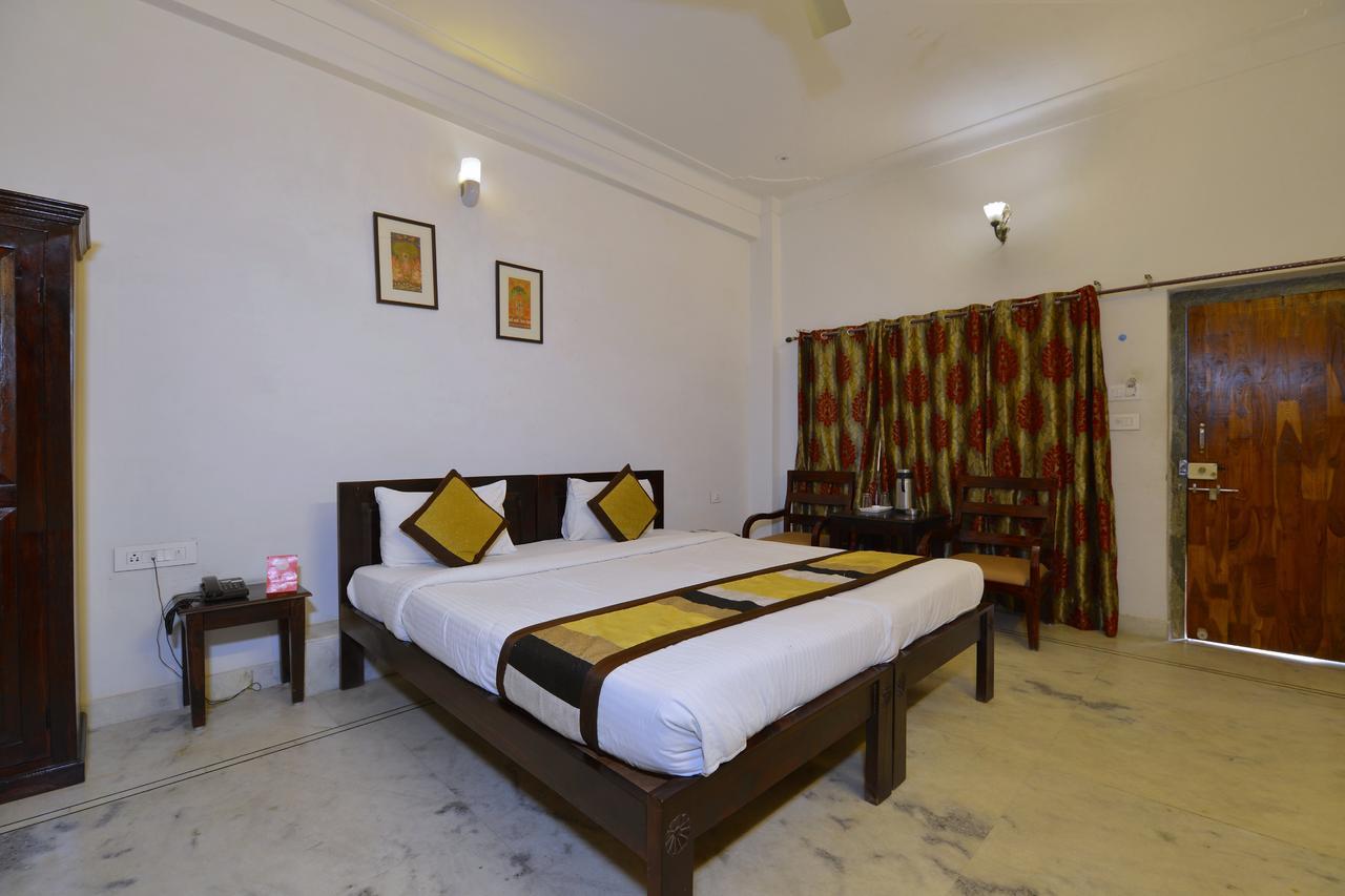 Oyo 1159 Hotel Chandra Prakash 烏代浦 外观 照片