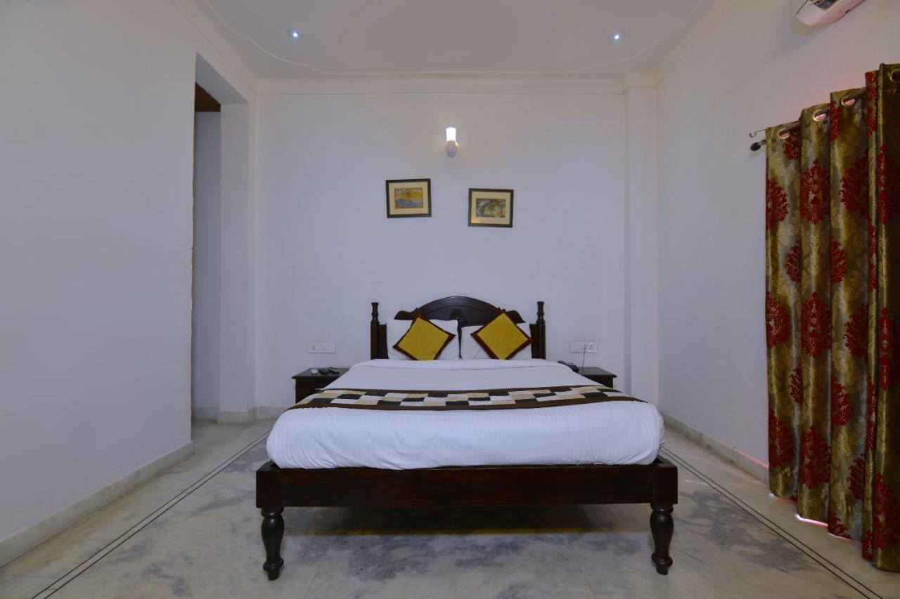 Oyo 1159 Hotel Chandra Prakash 烏代浦 外观 照片